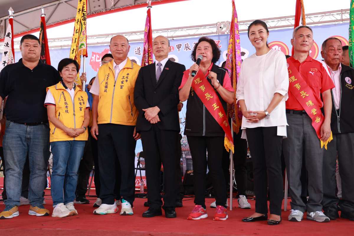 韓國瑜感慨國民責任 與許淑華共祝風調雨順